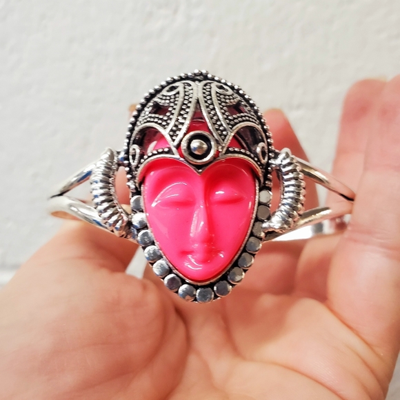 New Carved Agate Goddess Face 925 Silver Cuff Bracelet. - Picture 6 of 8